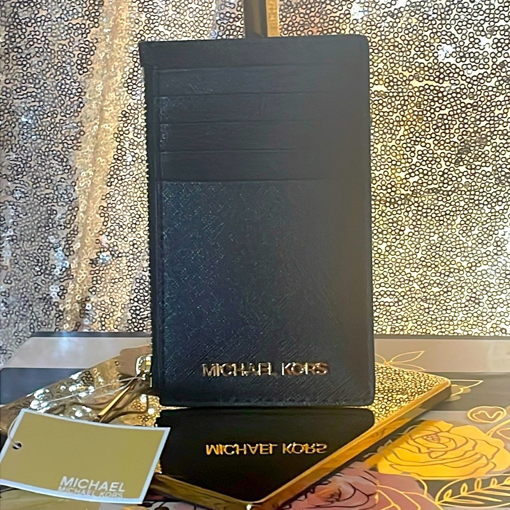 * Micheal Kors NWT Card Wallet - Picture 1 of 1
